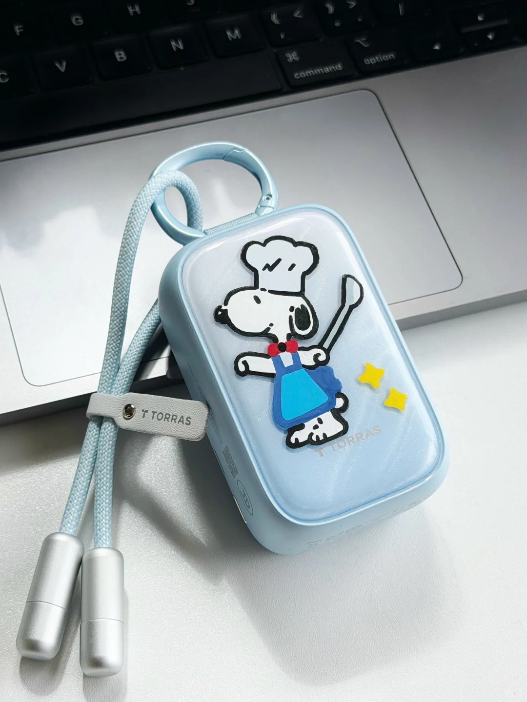 Snoopy licensed retractable cable power bank.