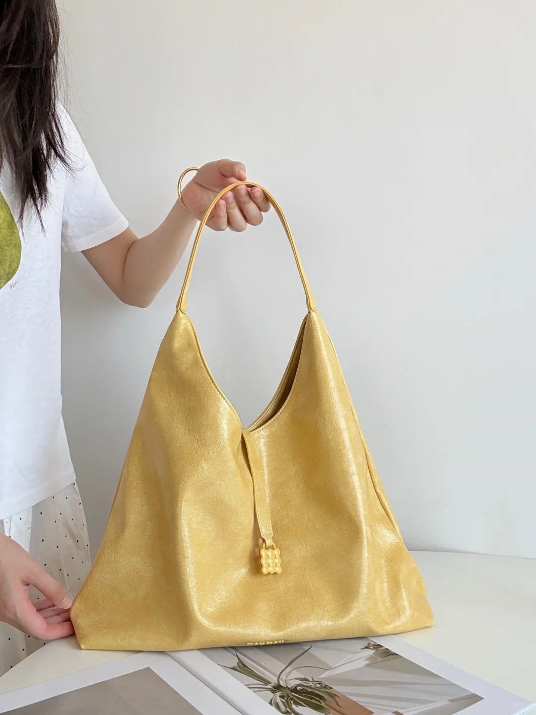 Lazy-style tote bag