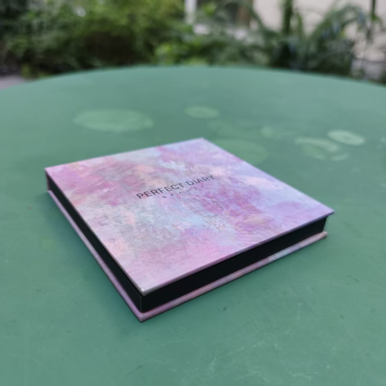 紫粉油画晕染眼影盘盒